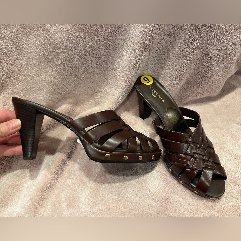 New Liz Claiborne Brown woven Leather studded mule Heels with small Platform